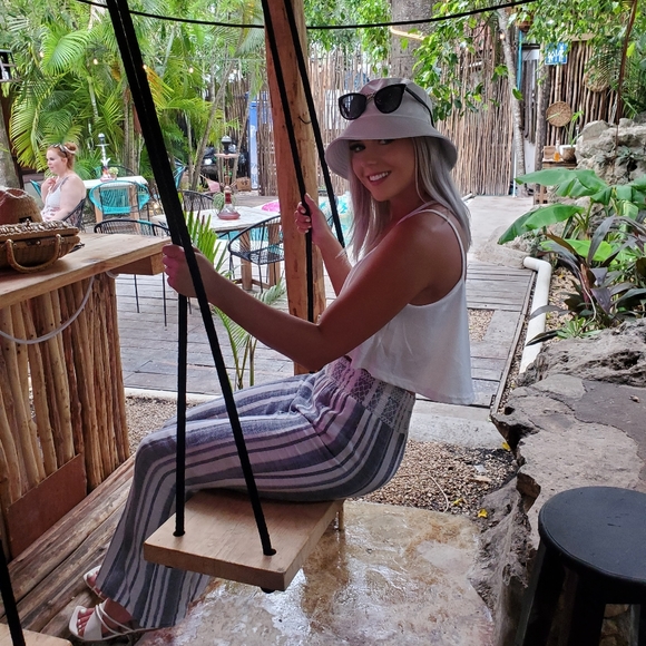 Meet your Posher, Alyxandra - Picture 1 of 1